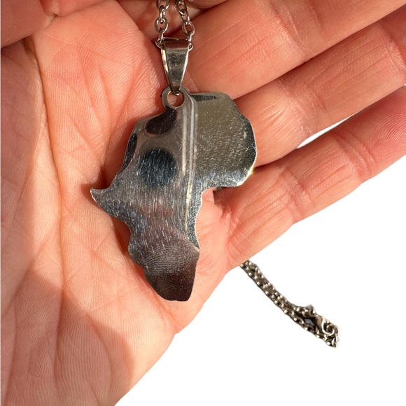 Silver Tone Africa Continent Pendant Necklace - Picture 5 of 5